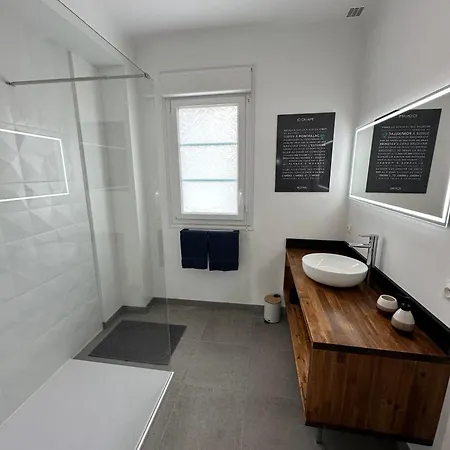 Avec Balcons Vue A Pontaillac Apartment